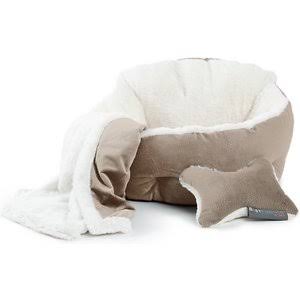 Jumbo Wheat Cat & Dog Bed with Blanket & Plush Bone P4132